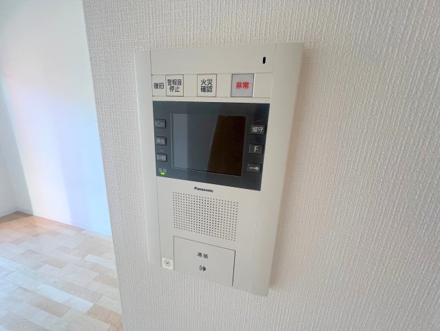 セキュリティ　TVモニターホンで来客が誰か確認してから開けて下さいね