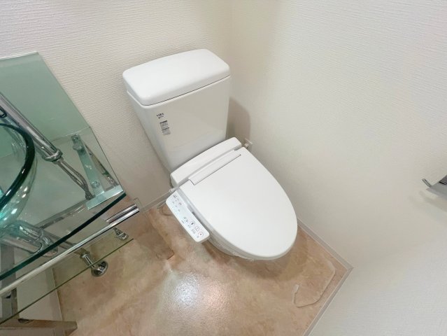 トイレ　綺麗なトイレにはウォシュレット標準装備です。