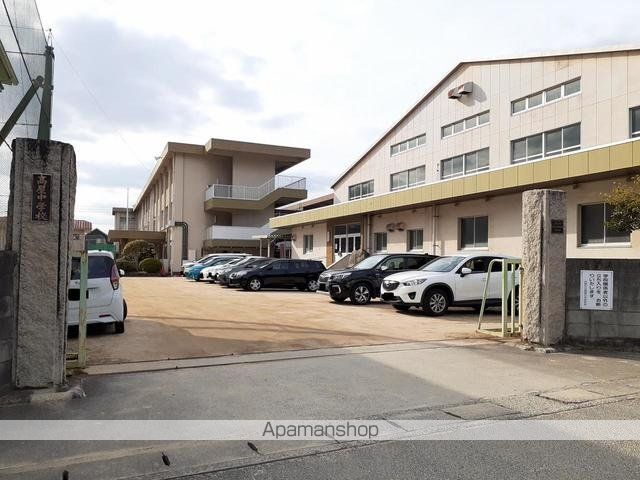 中学校　高屋中学校（中学校）まで350m