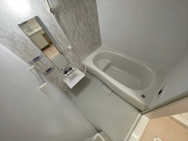 バス・シャワールーム　＊同一建物内３１０号室内装写真転載
