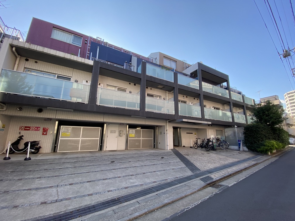 建物外観　■お洒落な外観の低層マンション