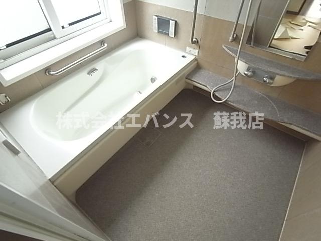 バス・シャワールーム　コンパクトで使いやすいお風呂です