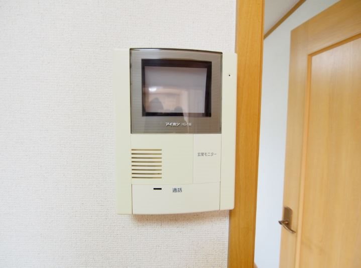 セキュリティ　来客の顔が確認出来る、TVインターホンです。