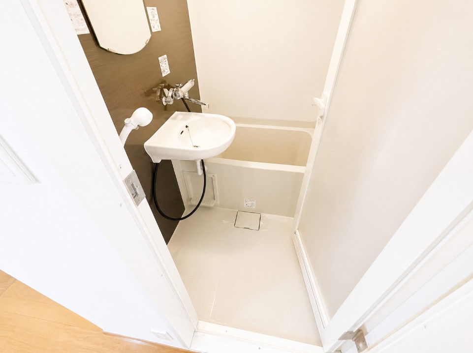 バス・シャワールーム　※同建物内の別部屋参考写真です