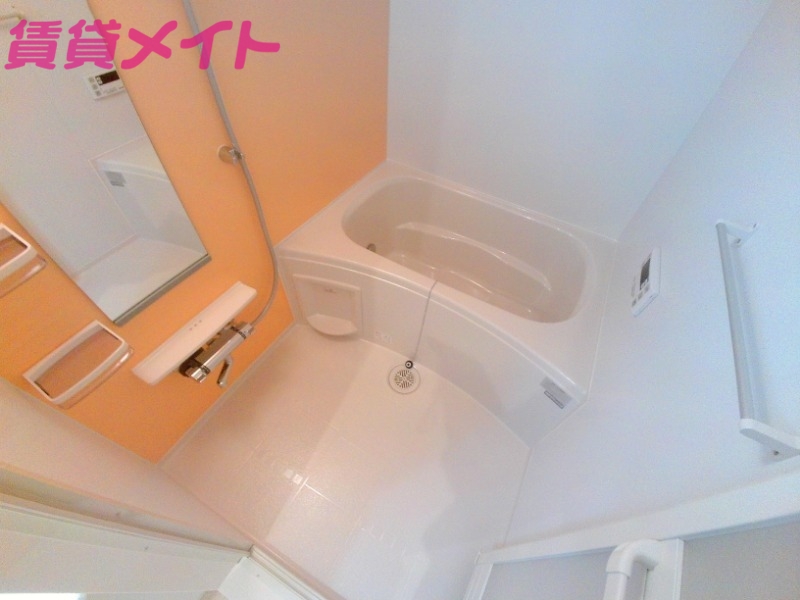 バス・シャワールーム　バス同型モデルの写真になります。