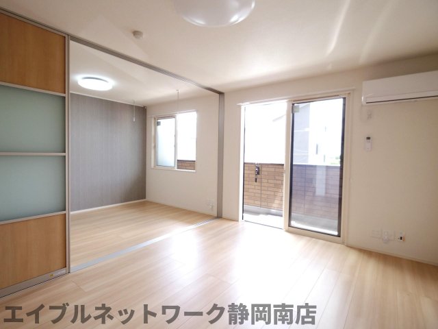 居室・リビング　ゆったり過ごせる居間です
