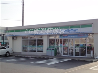 コンビニ　ファミリーマート新潟近江三丁目店（コンビニ）まで521m
