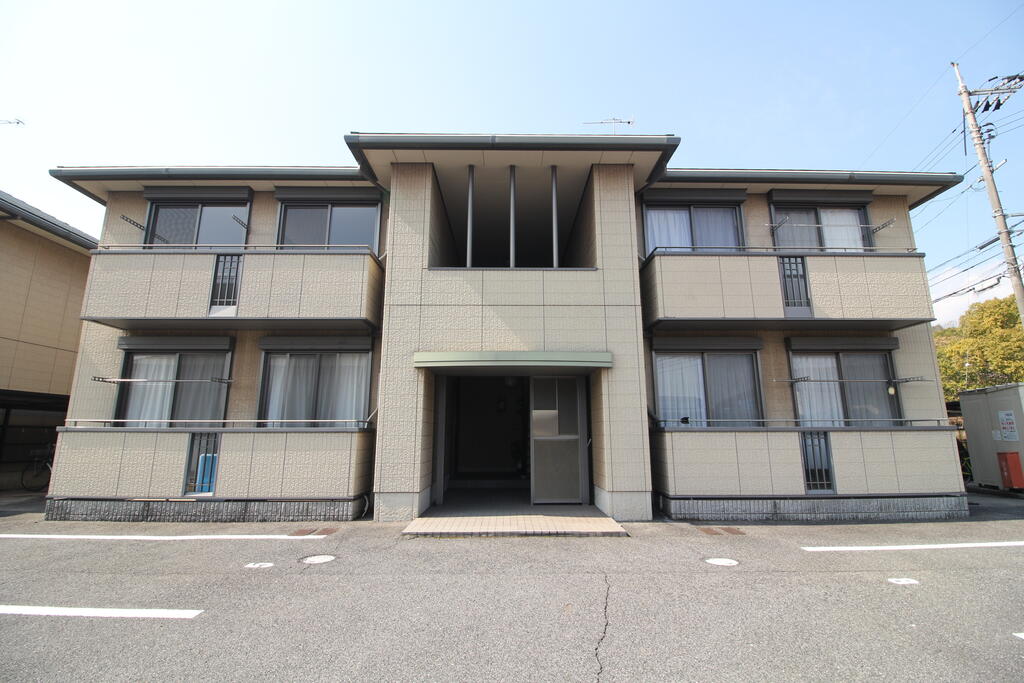 建物外観　新田の3DKアパート♪