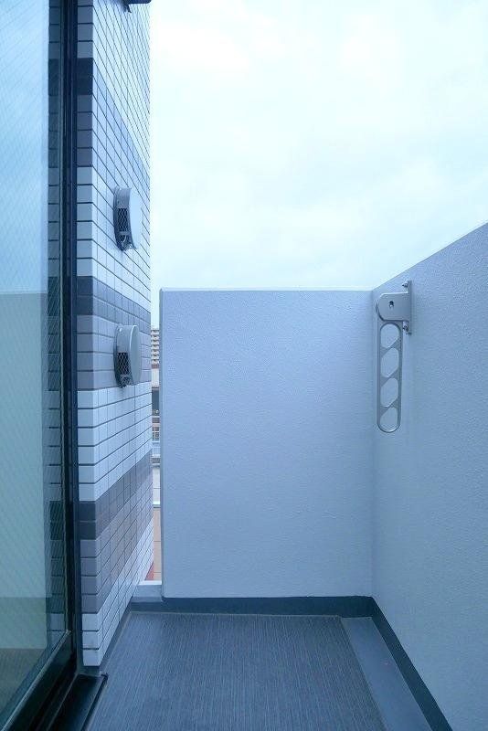 バルコニー　玄関