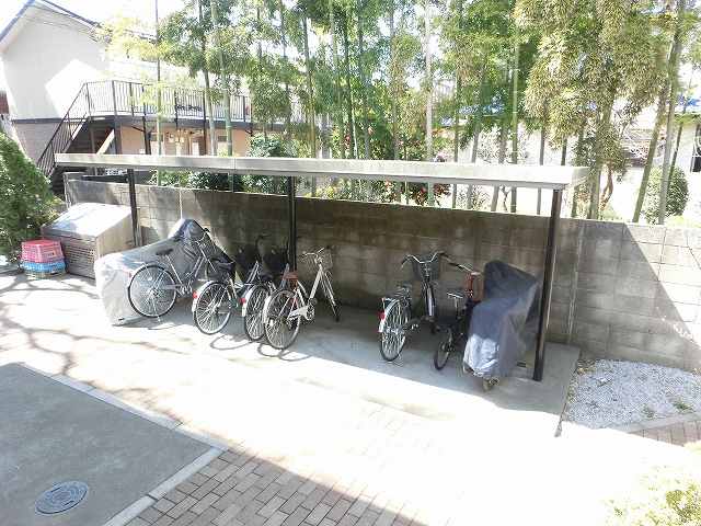その他共有部分　無料の屋根付き駐輪場（バイク駐輪不可です）