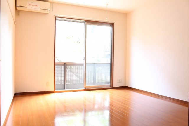 居室・リビング　南向きのお部屋です！