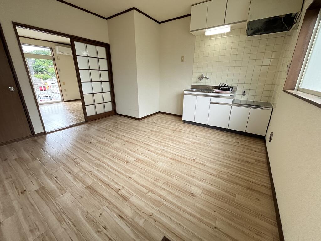 東急こどもの国線 こどもの国駅 徒歩5分 2階建 築33年の居間写真