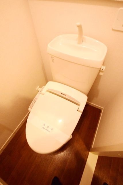 トイレ　洗浄便座です