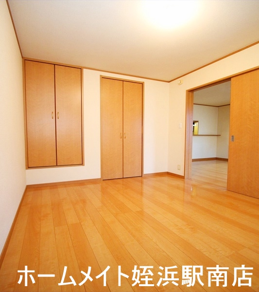 玄関　★人気の角部屋です★参考写真