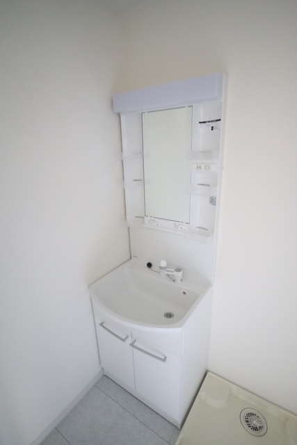洗面設備　※同施工会社の別物件の新築写真です。現況優先です。