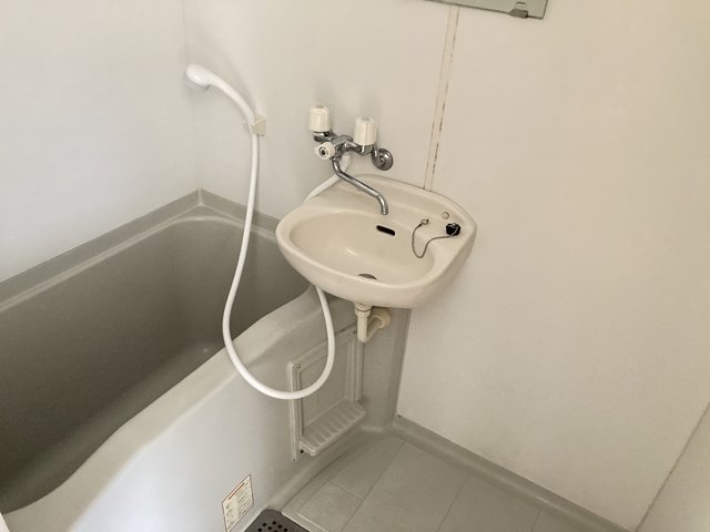 バス・シャワールーム　同物件別部屋です。