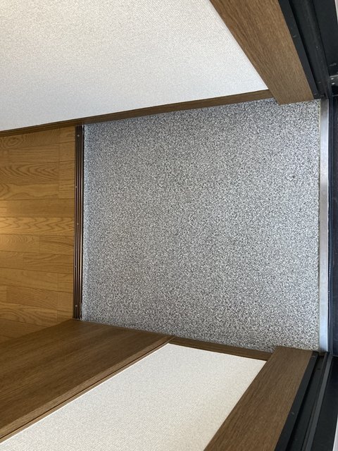 玄関　同物件別部屋です。