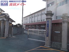 中学校　津市立東橋内中学校（中学校）まで427m