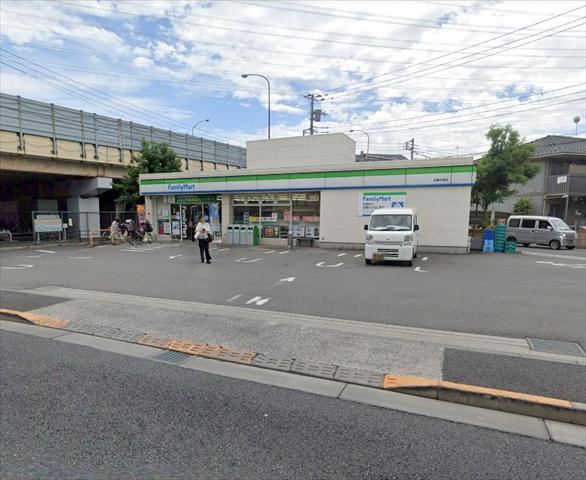 コンビニ　ファミリーマート（コンビニ）まで664m