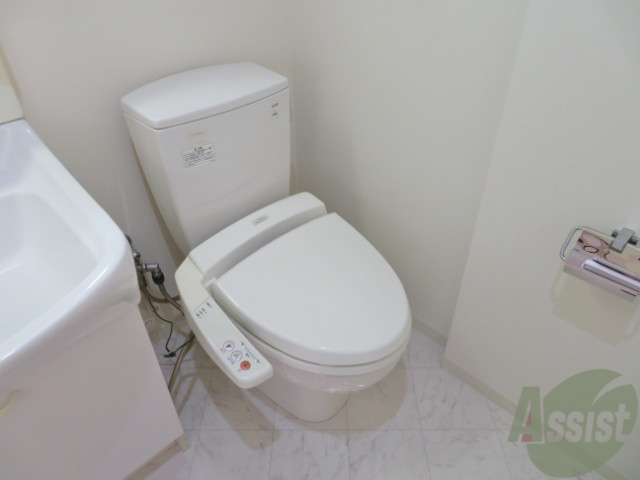 トイレ　ウォシュレット付きのトイレです。シャワートイレは日本の宝。