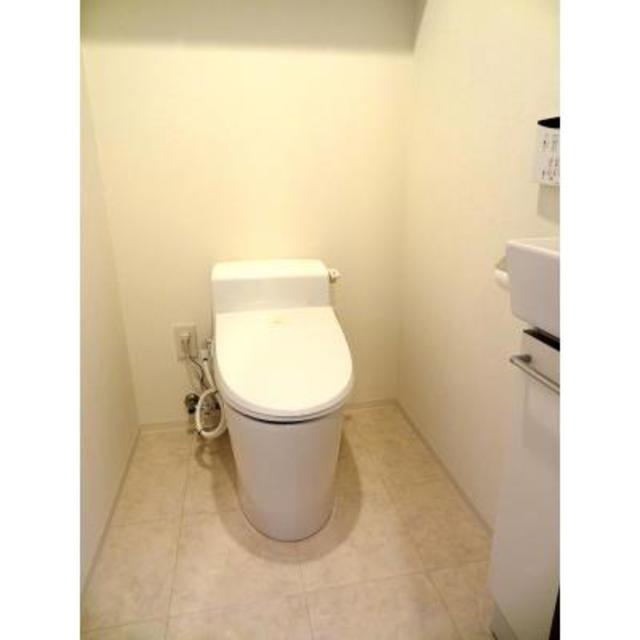トイレ　※写真は同タイプ住戸です。