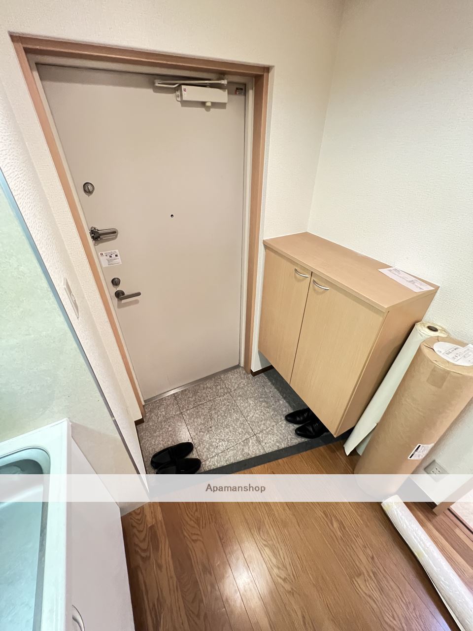 玄関　※同物件、別部屋の写真です。