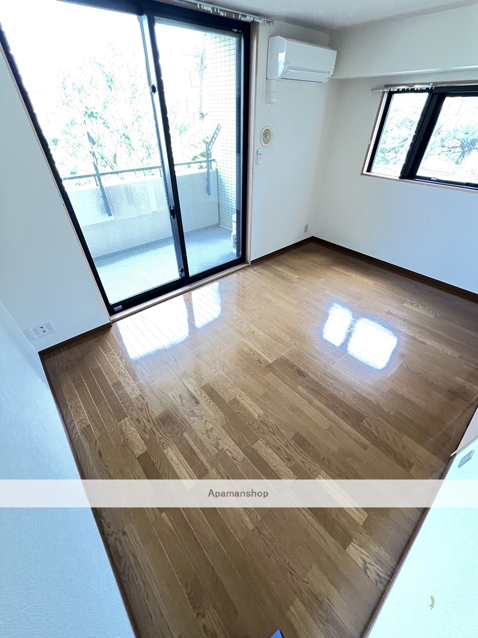 居室・リビング　※同物件、別部屋の写真です。