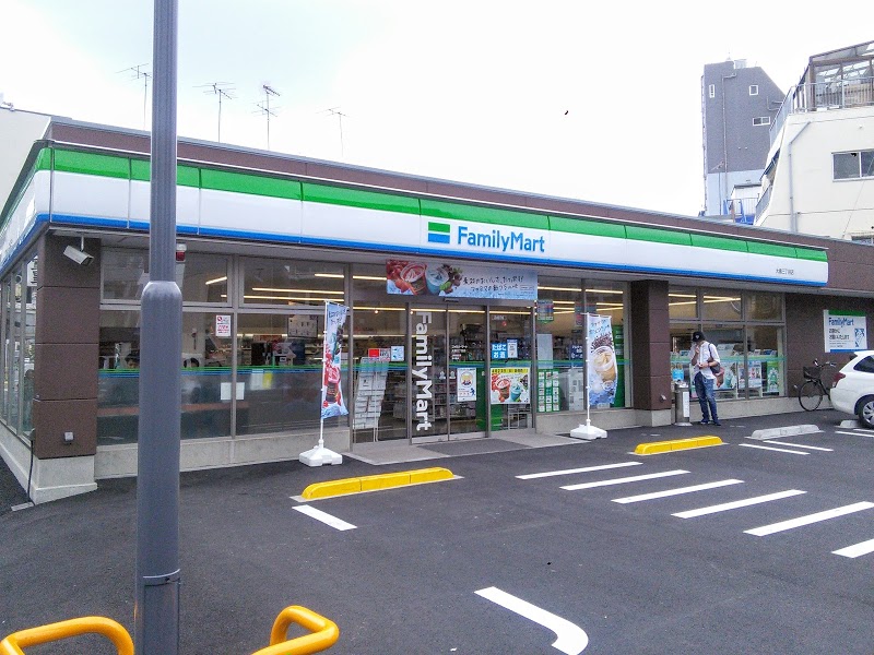 コンビニ　ファミリーマート 大島三丁目店（コンビニ）まで272m
