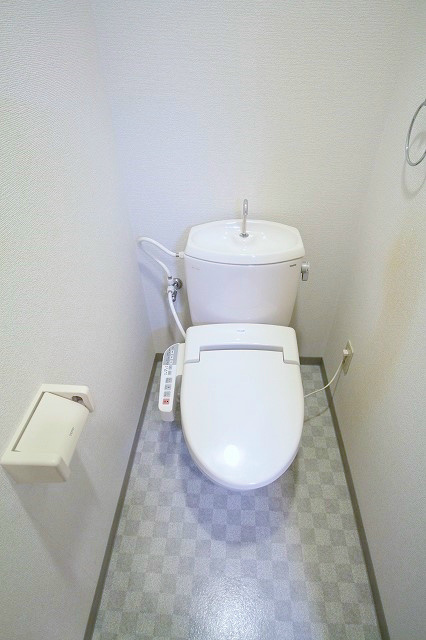 トイレ　ウォシュレット付き