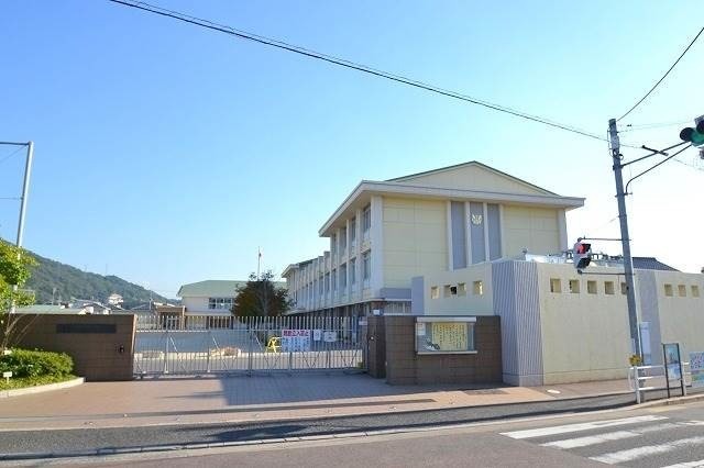 小学校　広島市立東野小学校（小学校）まで639m