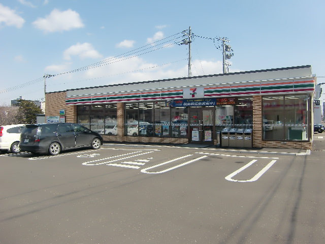 コンビニ　セブンイレブン札幌西町北店（コンビニ）まで296m