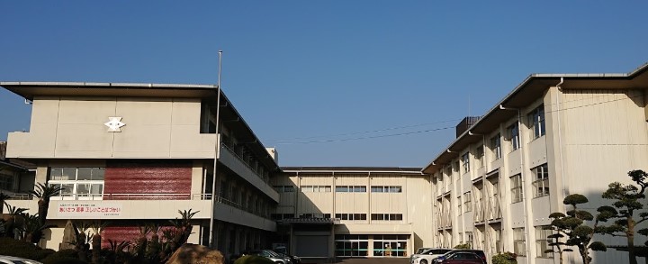 中学校　東中学校（中学校）まで730m