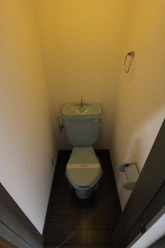 西鉄天神大牟田線 都府楼前駅 徒歩3分 2階建 築33年のトイレ写真