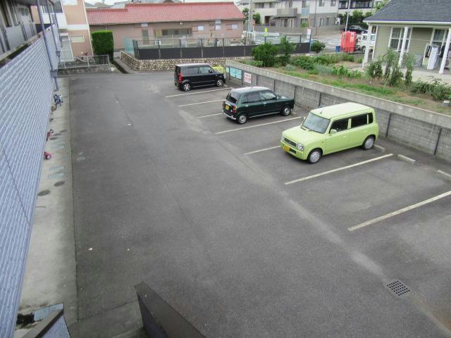 駐車場　駐車場