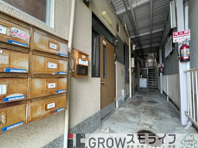 阪急神戸線 六甲駅 徒歩16分 2階建 築58年の玄関写真