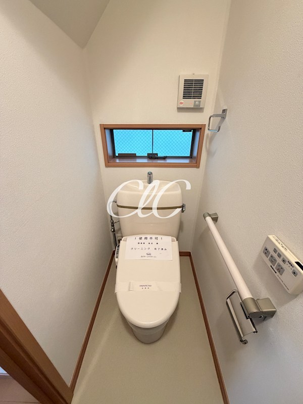 都営新宿線 篠崎駅 徒歩10分 3階建 築19年のトイレ写真