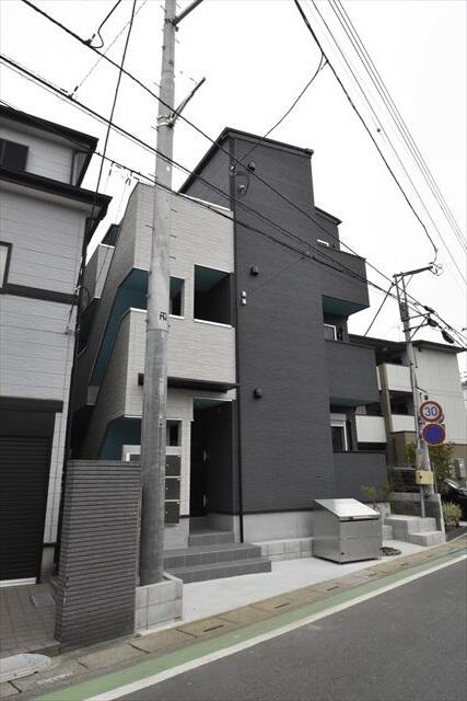 建物外観　敷地内ごみ置き場　デザイナーズ