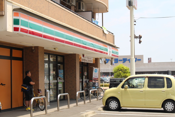 コンビニ　セブンイレブン（コンビニ）まで630m