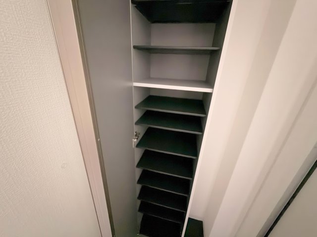 収納　大きいシューズボックスは靴がいっぱい入れれますね。