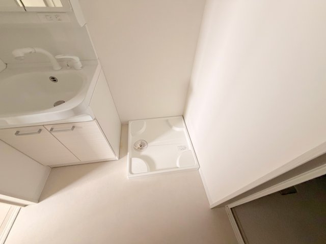 その他設備　嬉しい室内洗濯機置場。これで洗濯機も長持ちしますね。