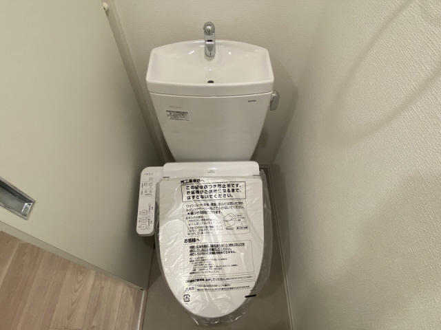 セレニテ三宮リアンのトイレ写真