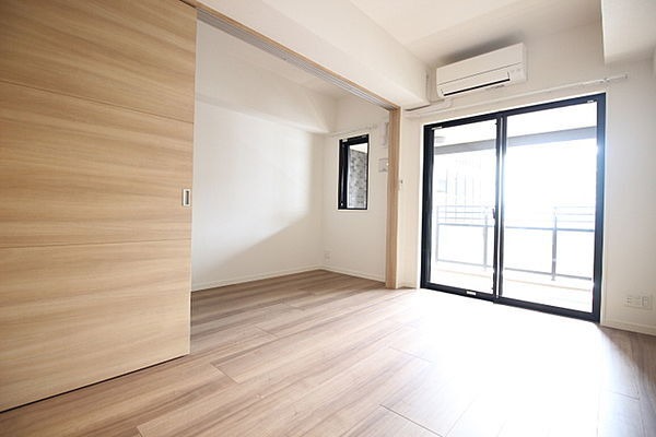 西鉄貝塚線 西鉄千早駅 徒歩3分 15階建 築6年の居間写真
