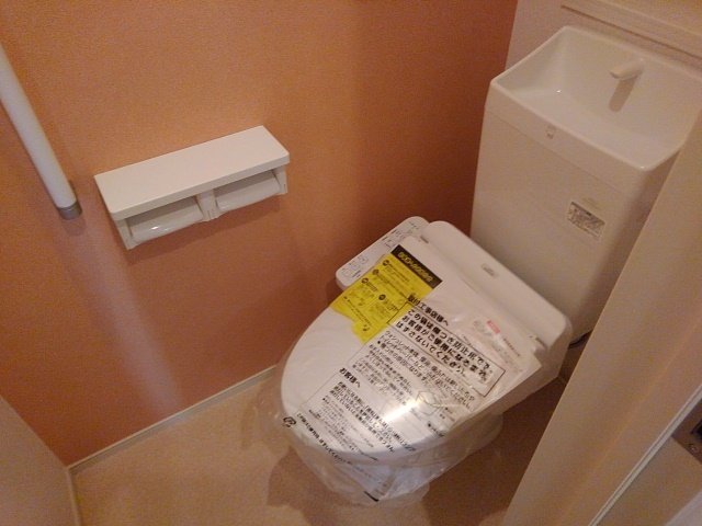 ＪＲ東海道本線 岐阜駅 バス乗車時間：25分 最寄りバス停で下車 徒歩4分 2階建 築7年のトイレ写真