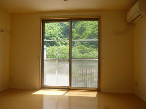 シャーメゾン千田Bの居間写真