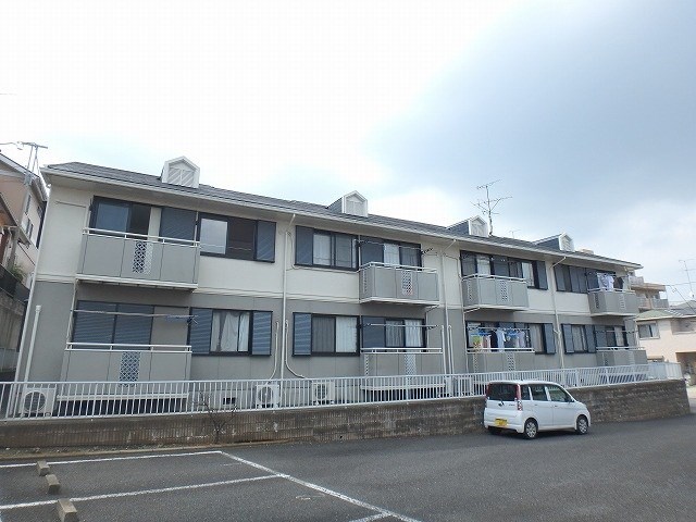 小田急小田原線 本厚木駅 バス乗車時間：10分 最寄りバス停で下車 徒歩5分 築33年