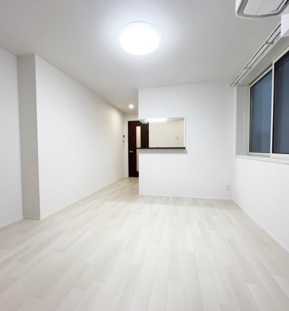 居室・リビング　写真は同タイプ住居です。