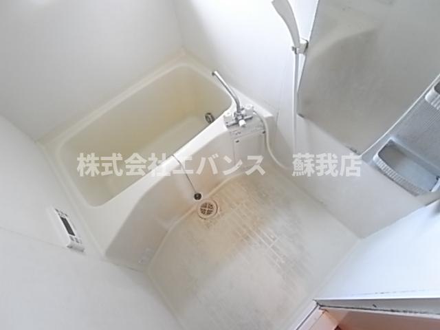バス・シャワールーム　落ち着いた空間のお風呂です