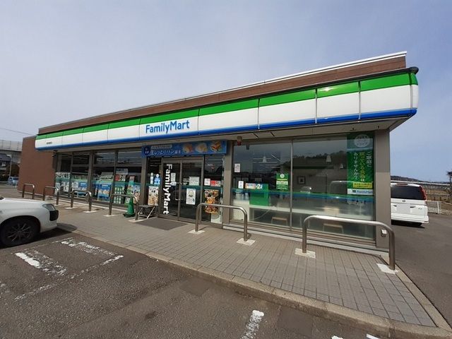 コンビニ　ファイリーマート加賀南郷店（コンビニ）まで450m