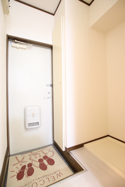 玄関　玄関／洗濯機置場※別室参考写真