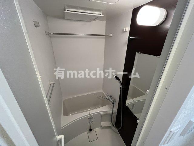 バス・シャワールーム　(参考)同マンション反転間取り他部屋の写真